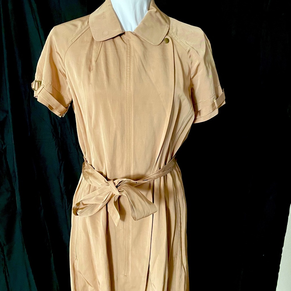 Tan Banana Republic Women’s jacket/dress size 6.